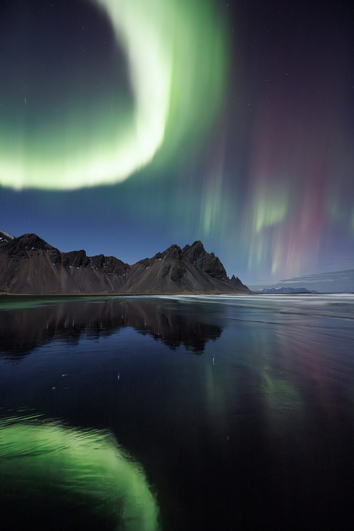 Photographing The Northern Lights Above Vestrahorn In Iceland photographing-the-northern-lights-above-vestrahorn-in-iceland